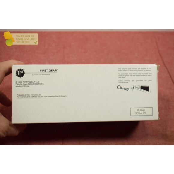 First Gear 1955 Diamond-T Shell Oil Tanker Die-Cast Metal Replica Vehicle 1/34 - Picture 5 of 7